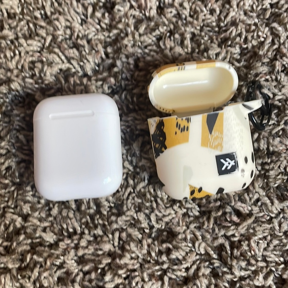 AirPod charging case and castify case with it!
